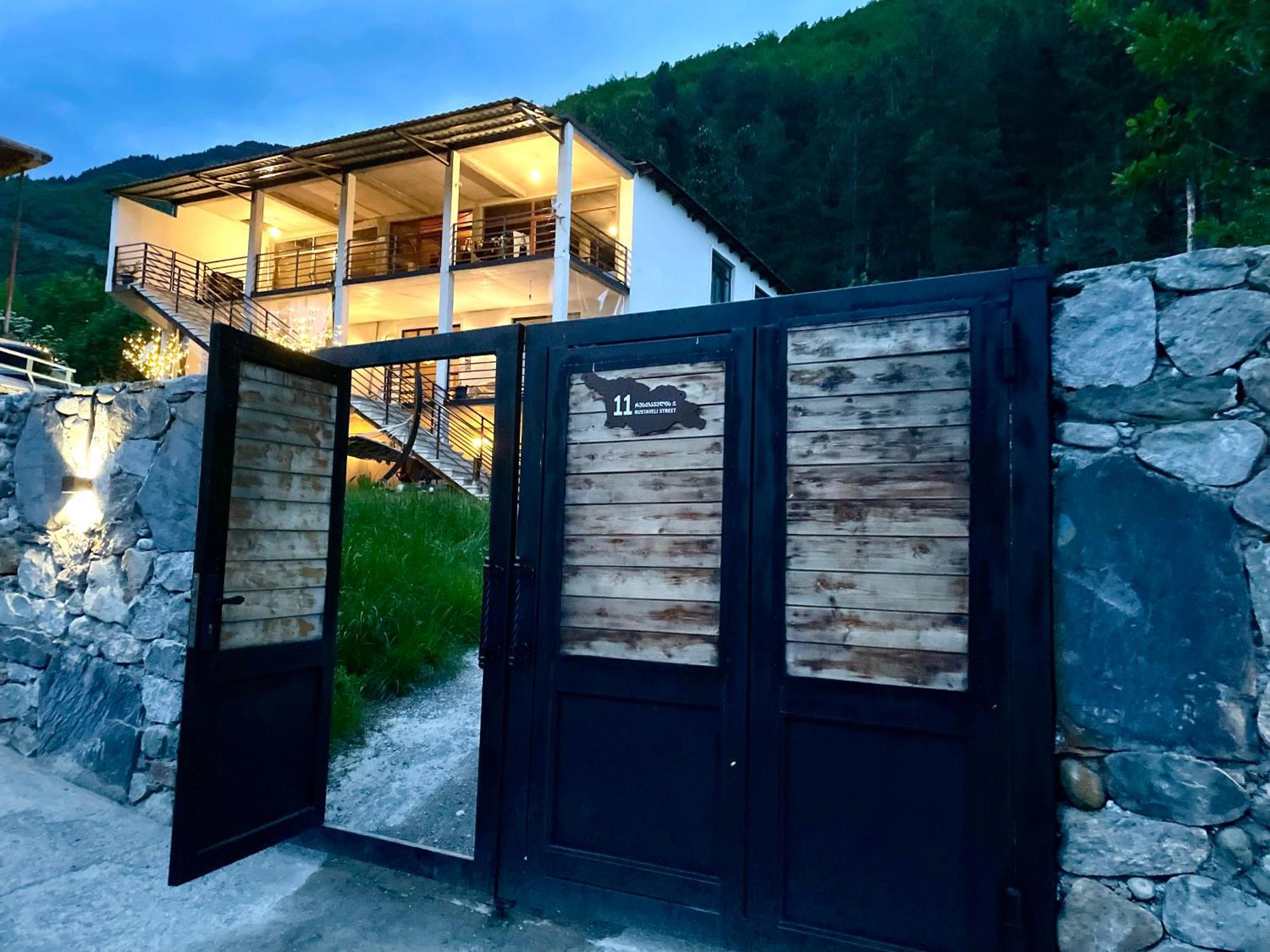 Guesthouse Shampriani Mestia Bagian luar foto
