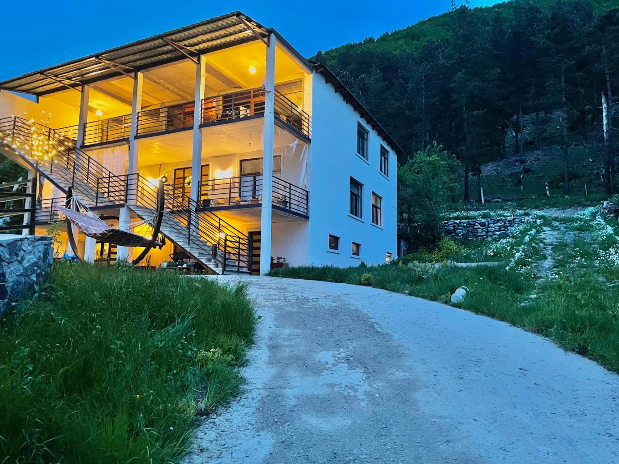 Guesthouse Shampriani Mestia Bagian luar foto